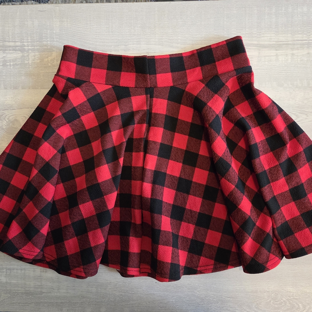 Chic Red and Black Plaid Skater Skirt